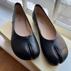 Black Split-Toe Leather Flats